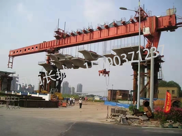 溫州32-900噸節(jié)段拼架橋機 溫州32-900噸節(jié)段拼架橋機