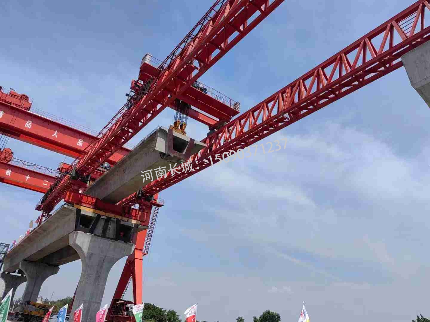 320噸架橋機(jī) 320噸架橋機(jī)