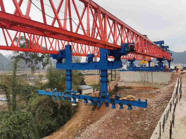 淄博200噸自平衡過跨架橋機(jī)