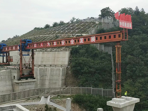 50-450噸自平衡過跨架橋機 50-450噸自平衡過跨架橋機
