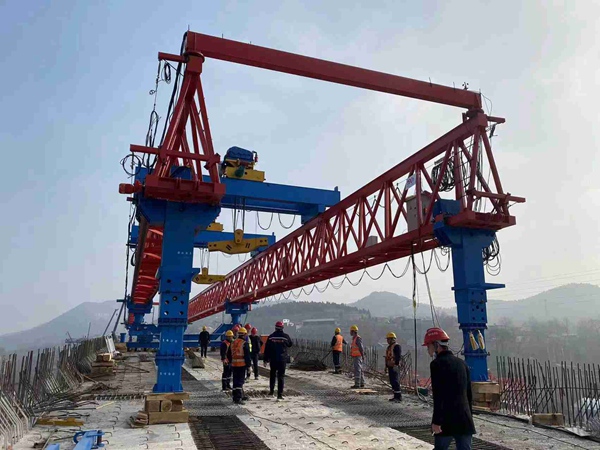 南寧220噸自平衡架橋機架梁 南寧220噸自平衡架橋機架梁